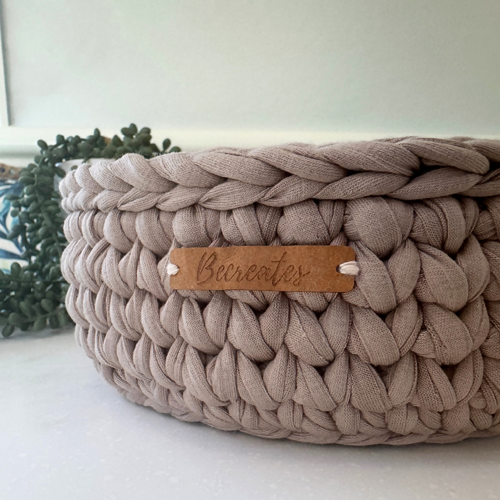 Becreates | Handmade Basket | Beige with handles | Medium | Recycled tshirt yarn