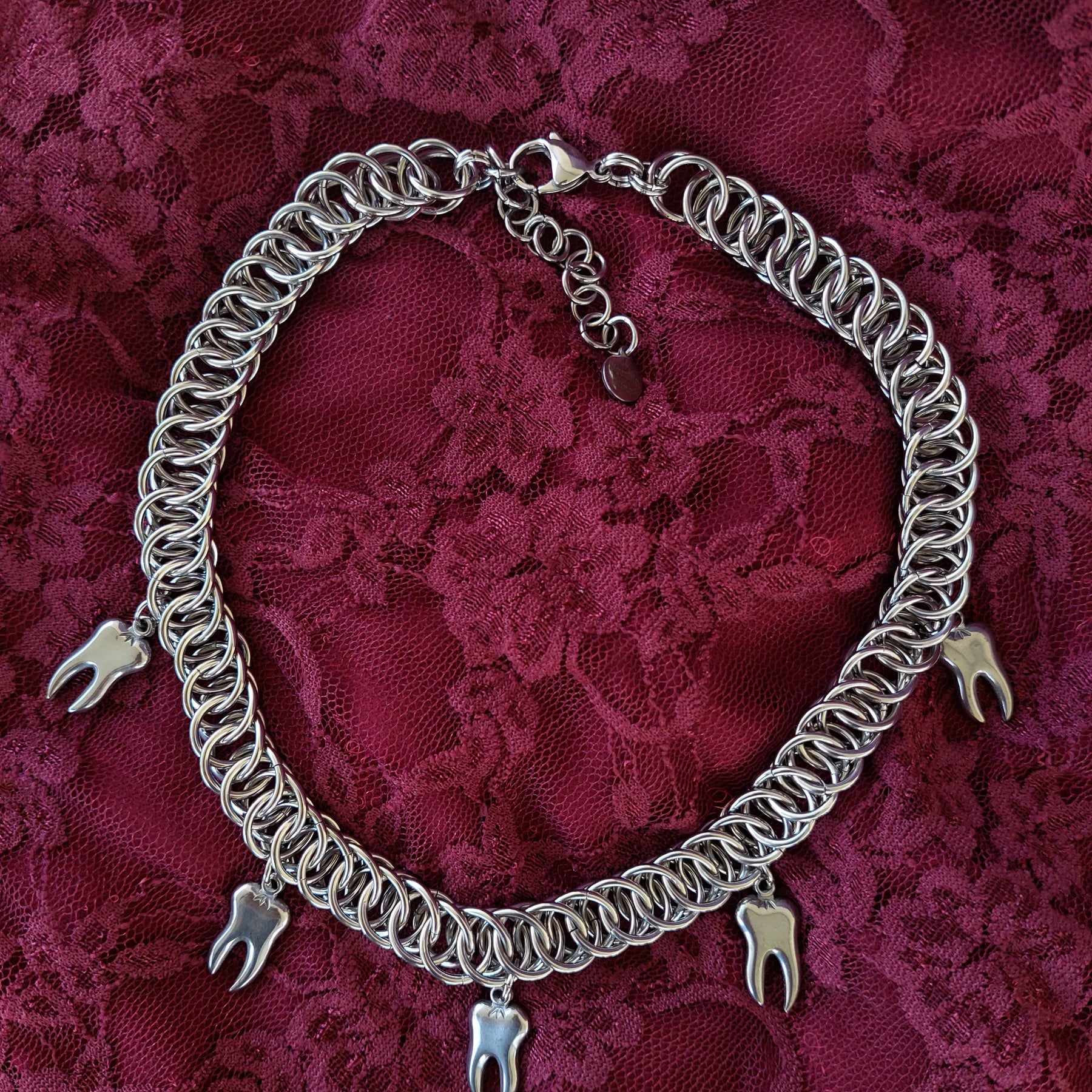 Chainmaille toothy necklace