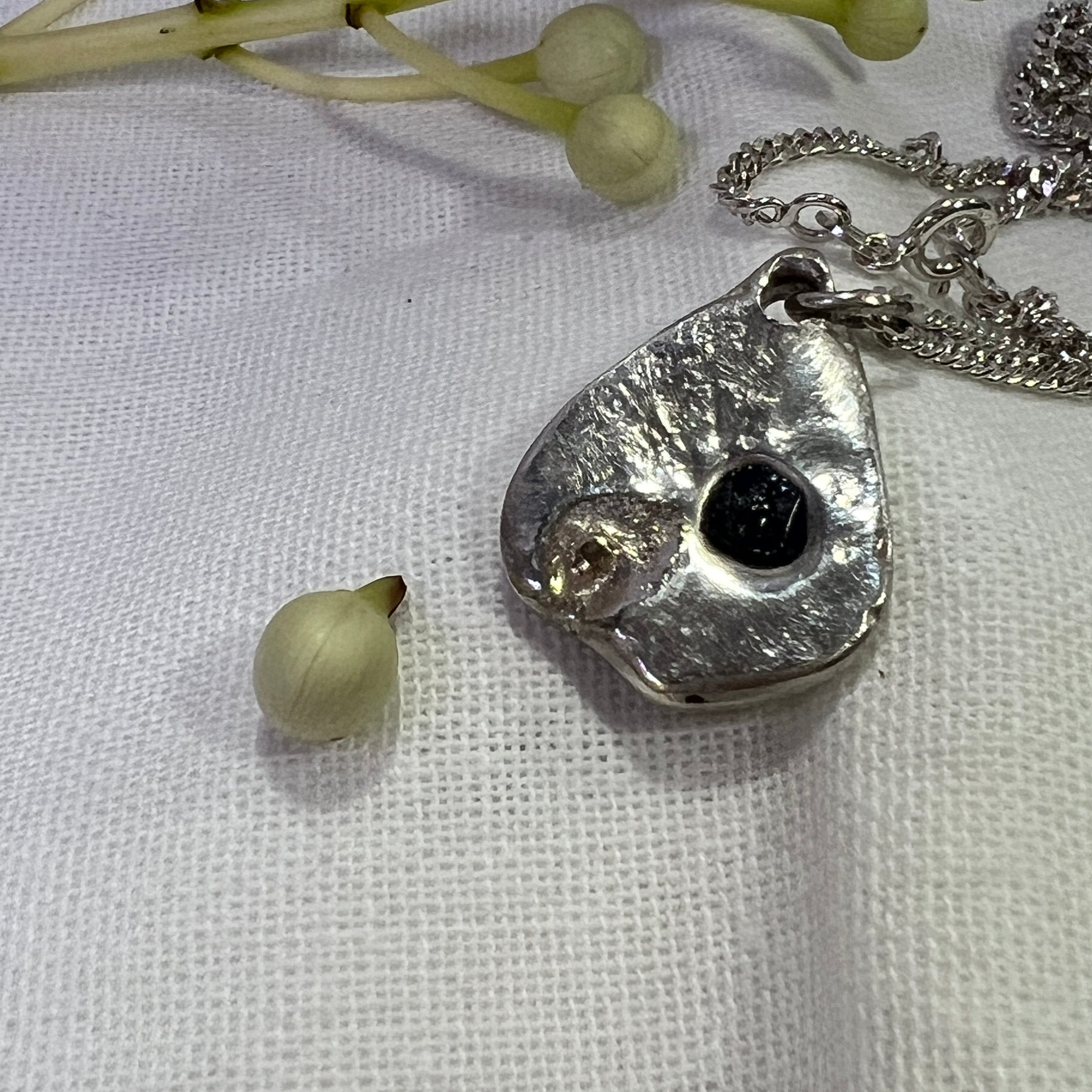 "Lake Bonney" SS Pendant with blue sapphire