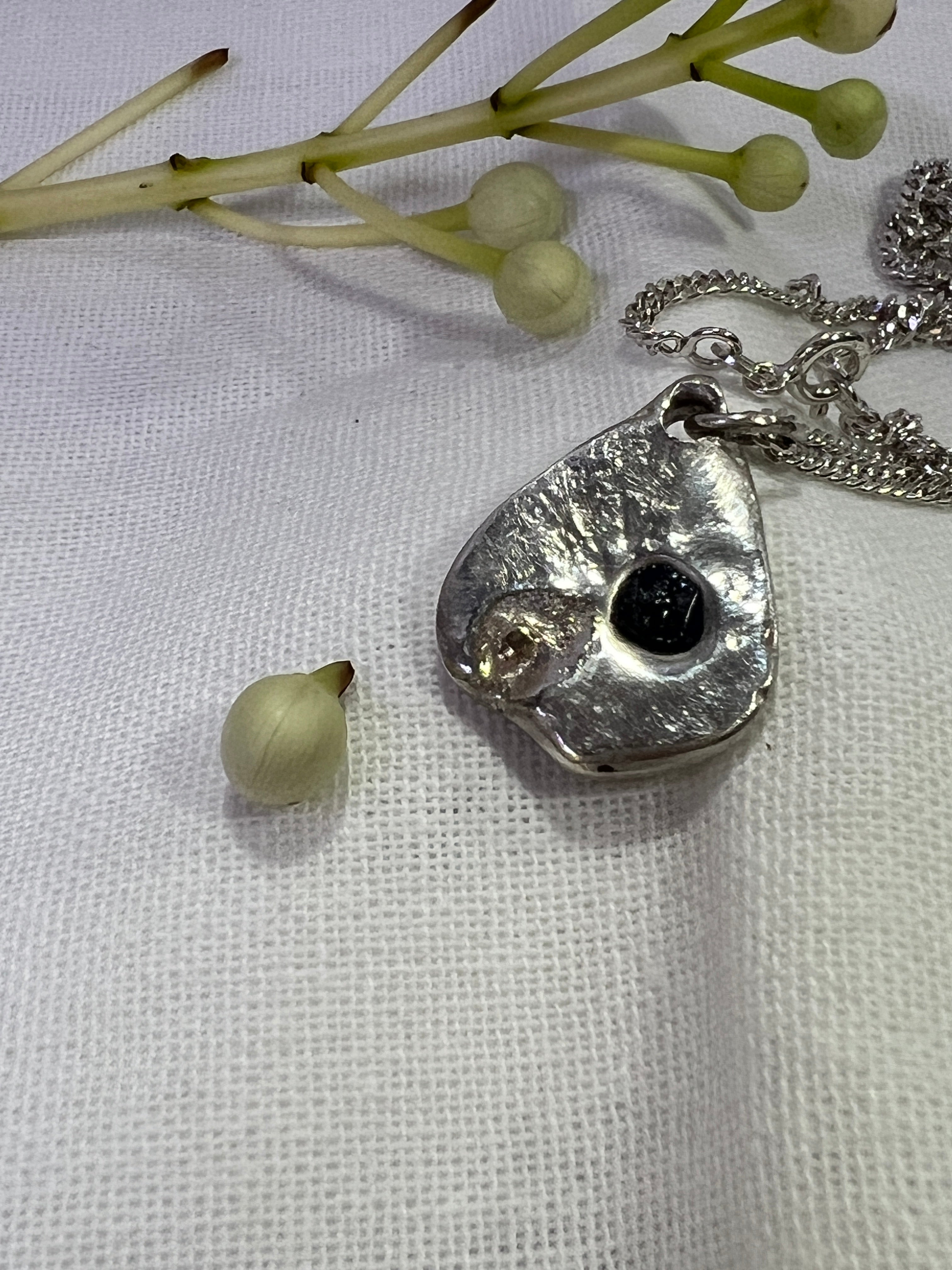 "Lake Bonney" SS Pendant with blue sapphire