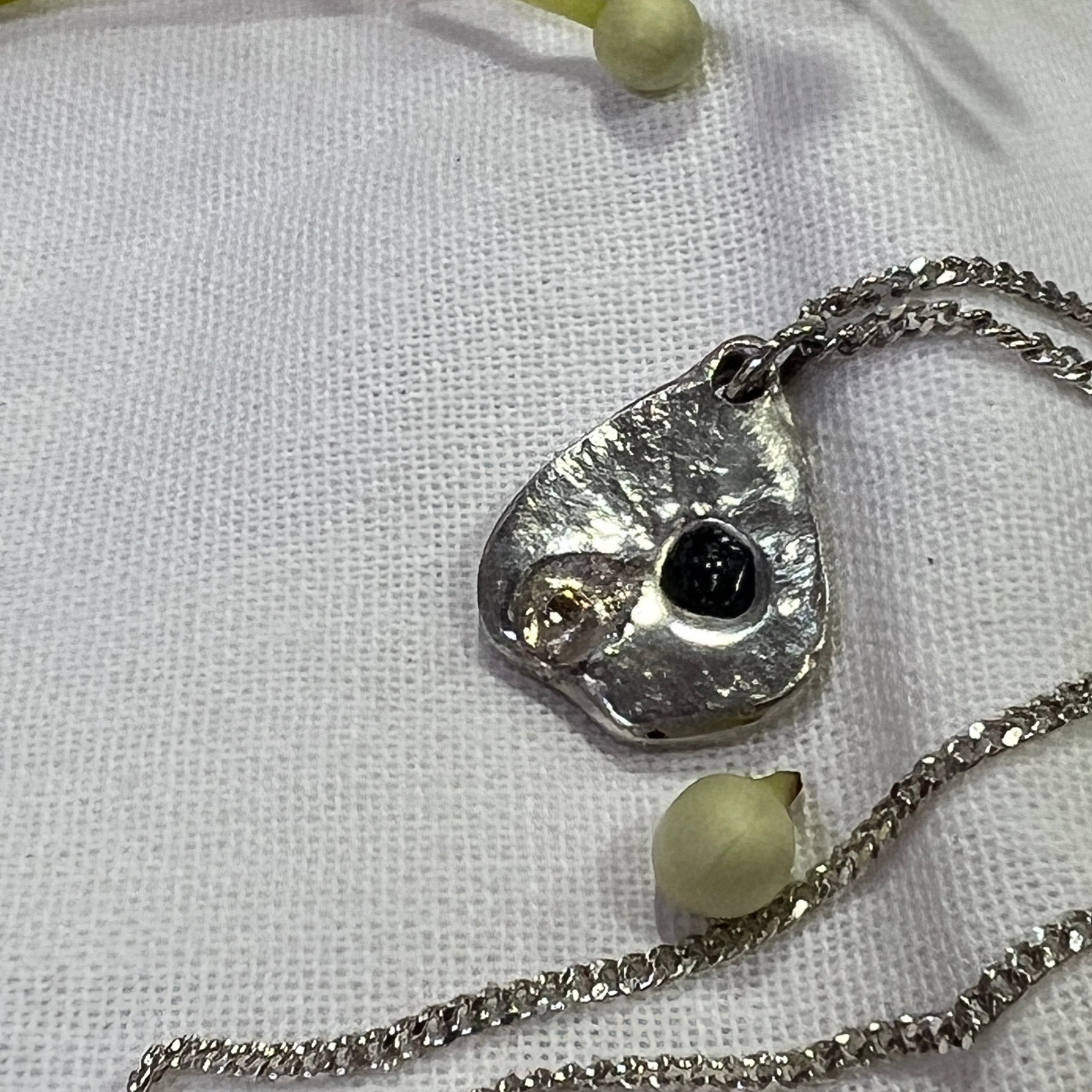 "Lake Bonney" SS Pendant with blue sapphire