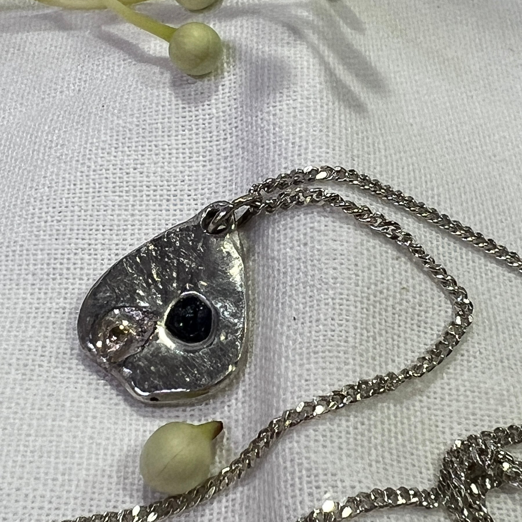 "Lake Bonney" SS Pendant with blue sapphire