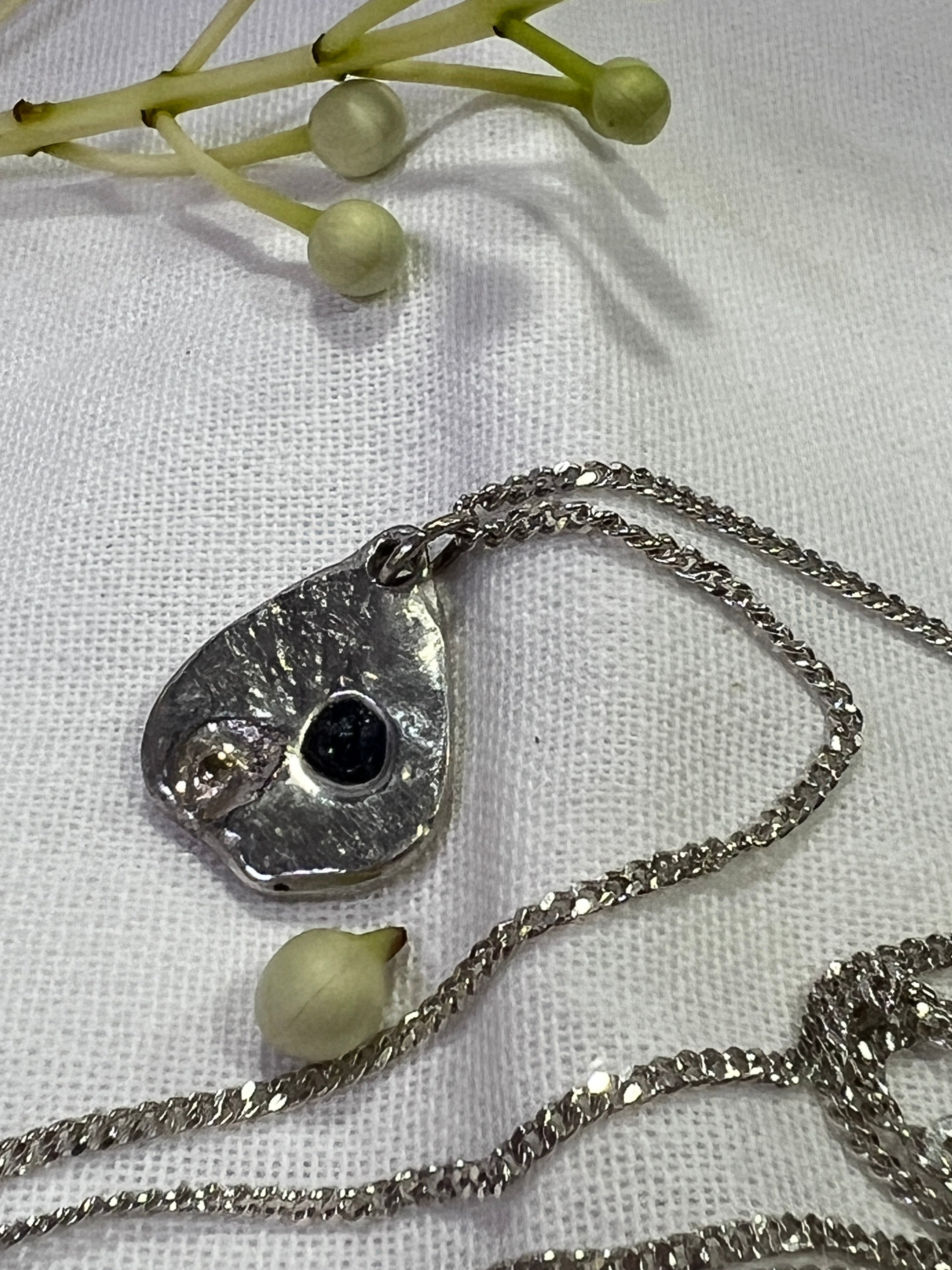 "Lake Bonney" SS Pendant with blue sapphire