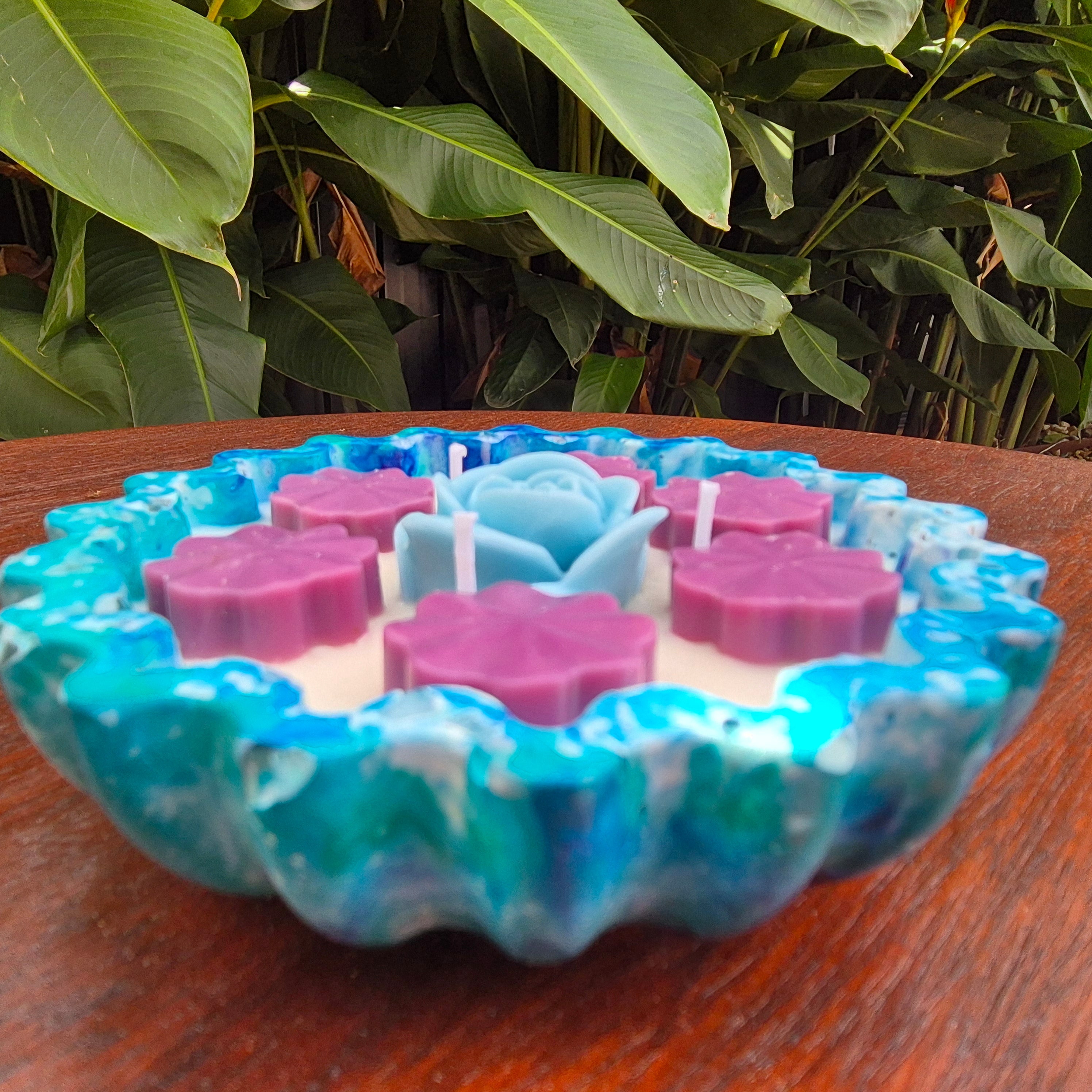 Sandalwood concrete bowl candle with soy wax and rose fragrance