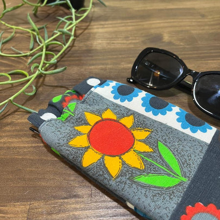 gorgeous daisy vintage fabric sunglass pouch - violetclothing - free postage