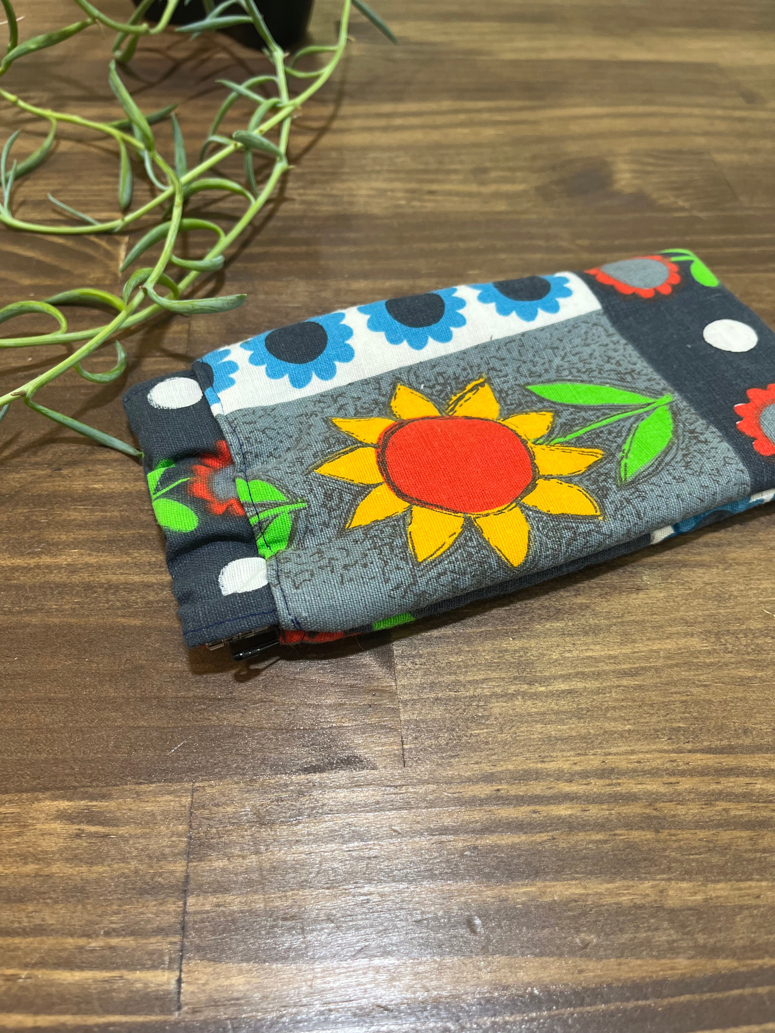 gorgeous daisy vintage fabric sunglass pouch - violetclothing - free postage