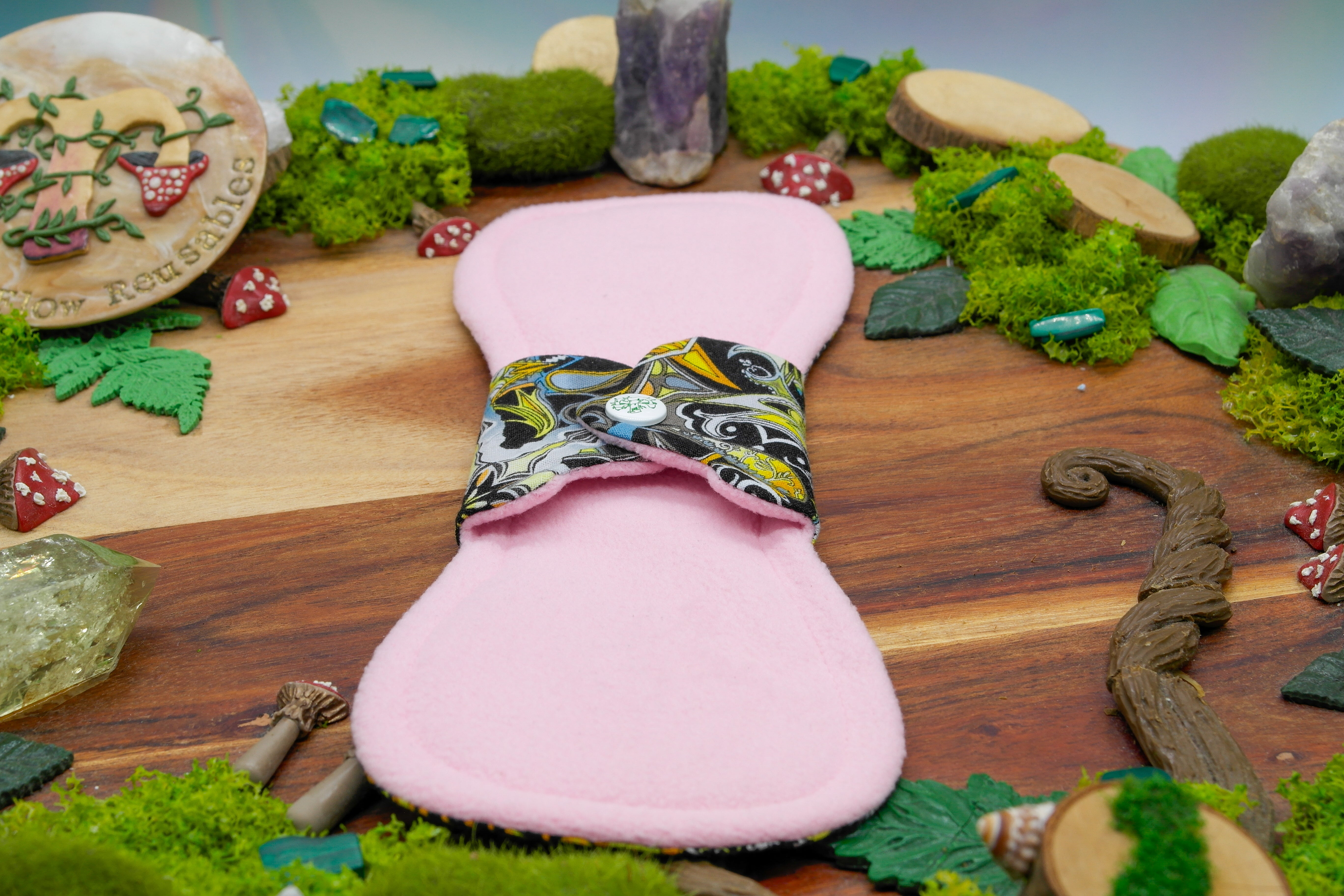 mindfully made Reusable cloth pad 10" Moderate (Flutter) - altered consciousness