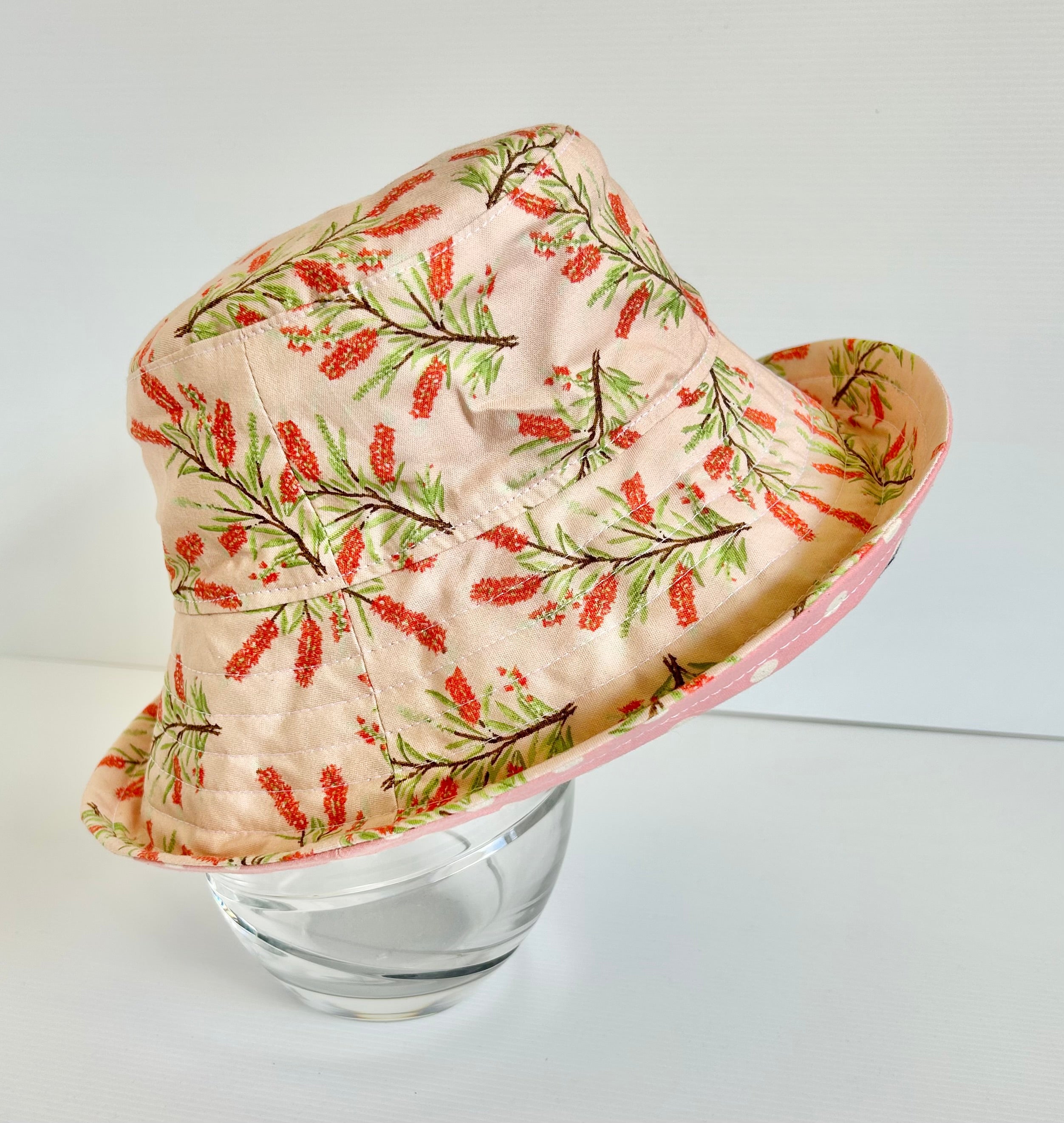 Summer hat in pretty bottlebrush fabric