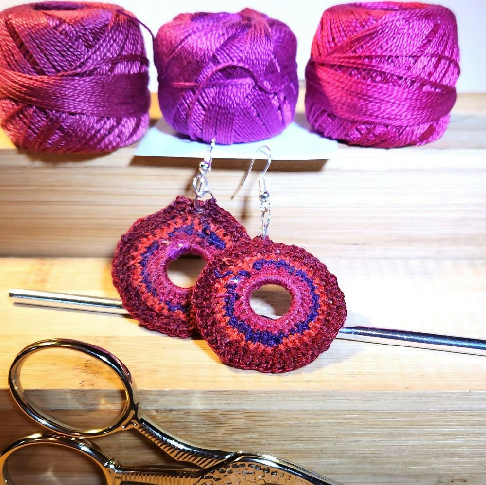 Microcrochet dangle earrings disc, red, purple, orange