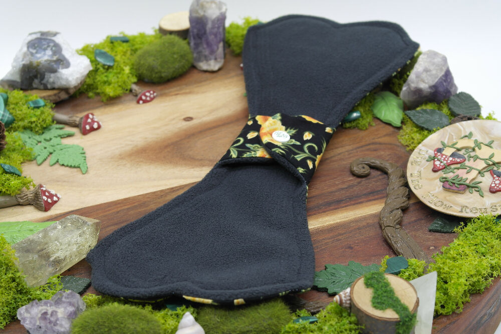 Eco-friendly reusable cloth pad 14" moderate (Lips of an Angel) - Florals