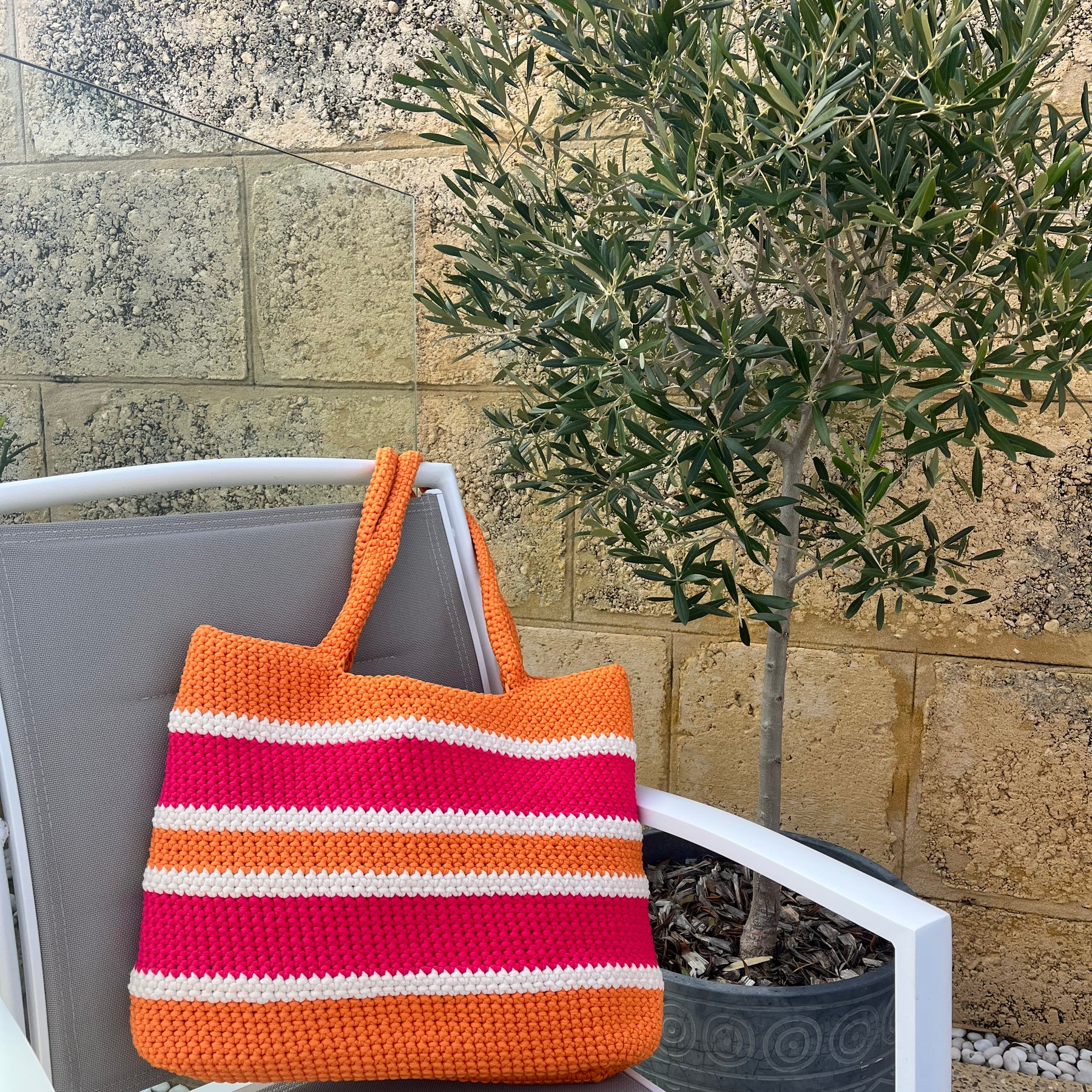 The Everyday Crochet Tote Bag - Tropical Punch