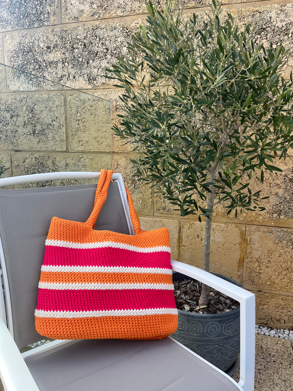 The Everyday Crochet Tote Bag - Tropical Punch