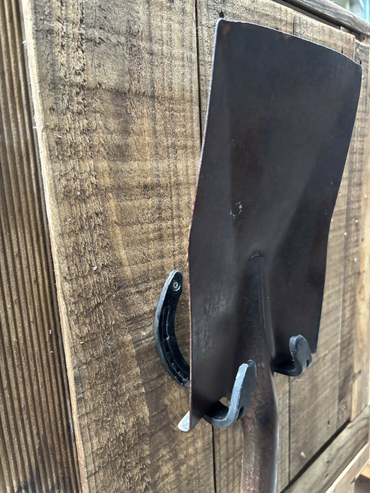 Horseshoe Garden tool holder