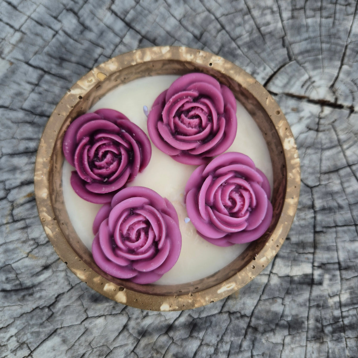 Round fluted brown concrete bowl candle with burgundy roses