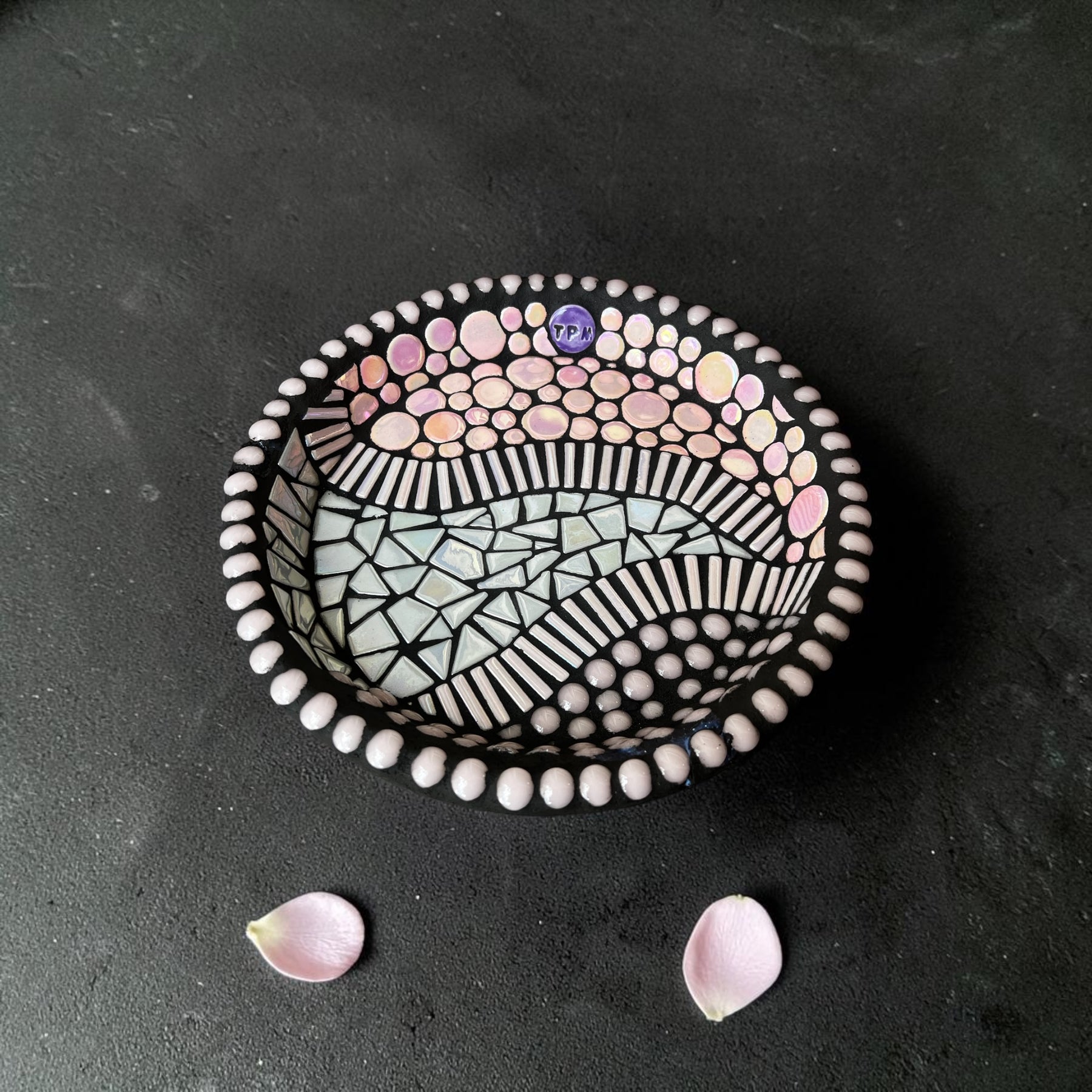 Mosaic Bee Bath. Pink.