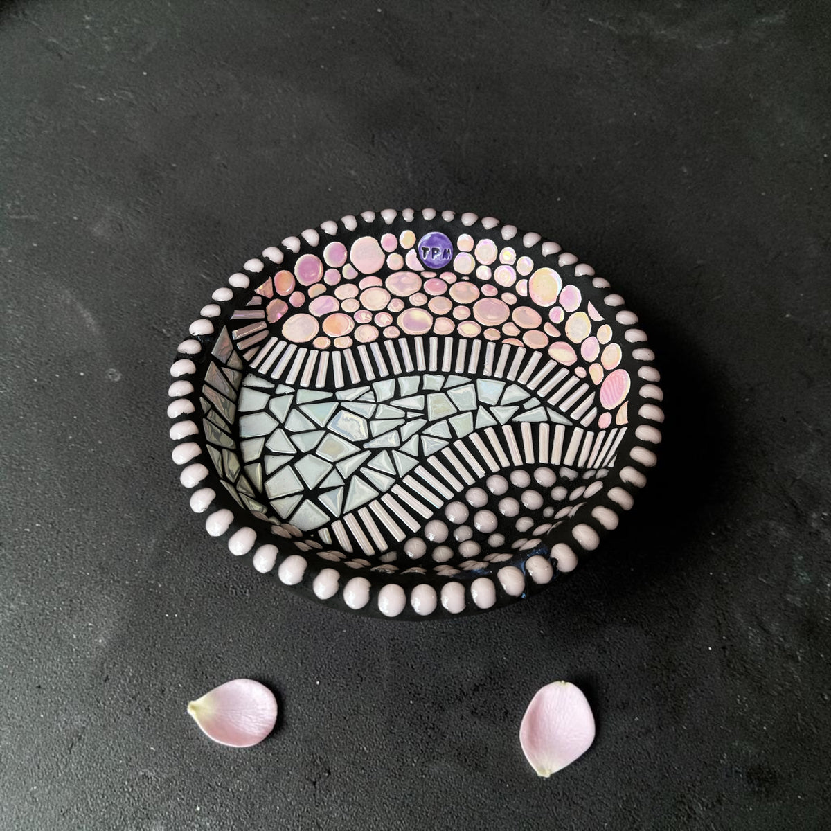 Mosaic Bee Bath. Pink.