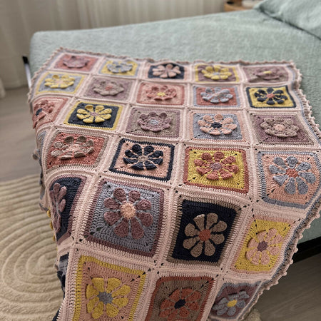 Retro Daisy Crochet Blanket