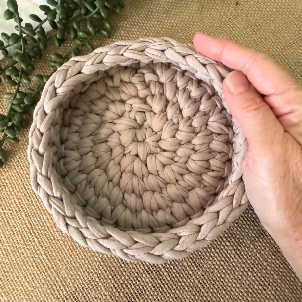 Natural-beige-small-handmade-basket (6)