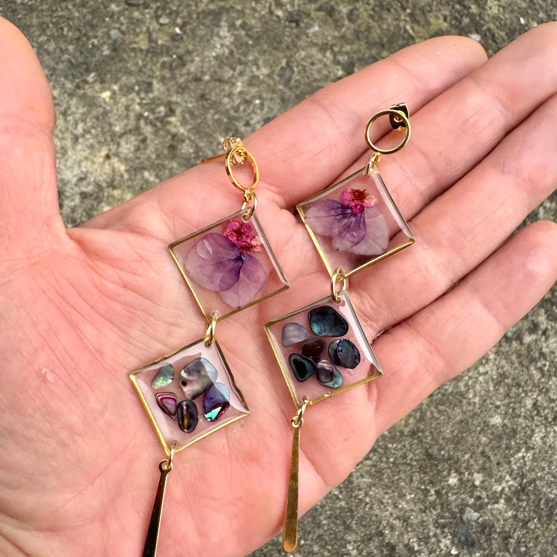 Double rhombus cowrie shell and pressed flower resin earrings