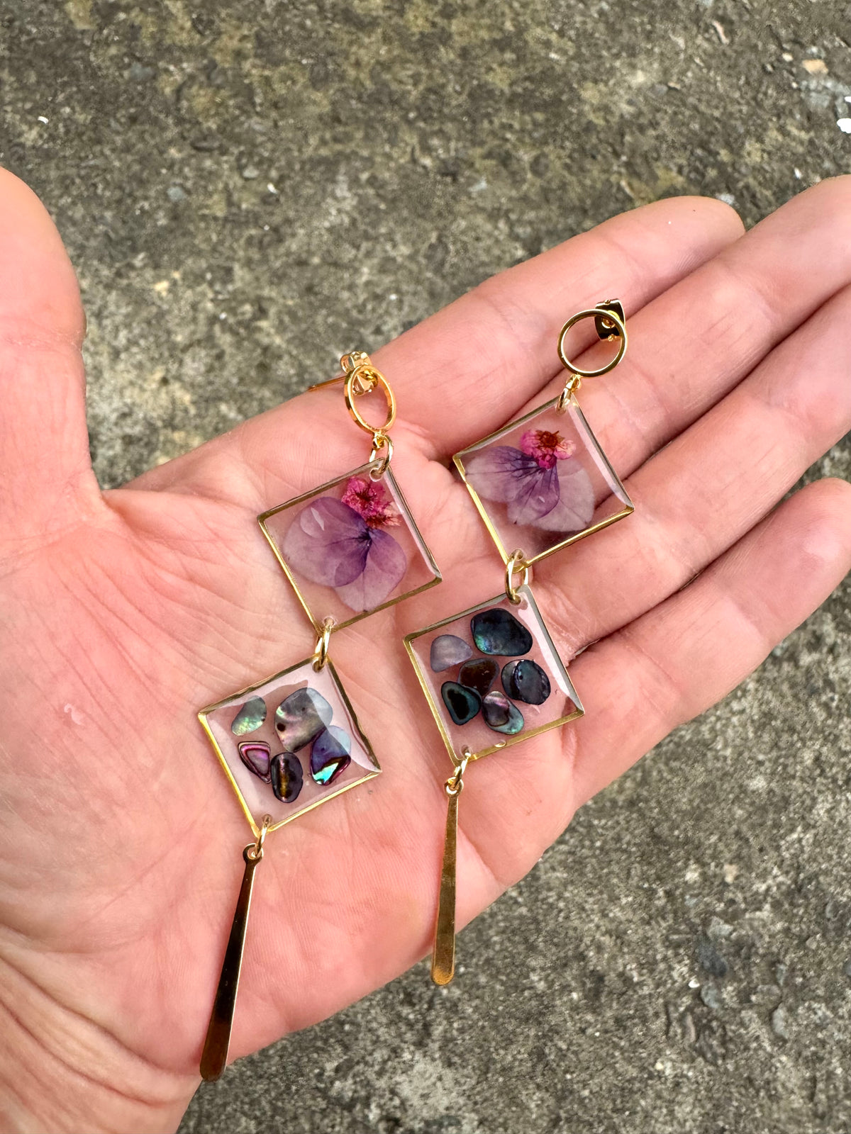 Double rhombus cowrie shell and pressed flower resin earrings