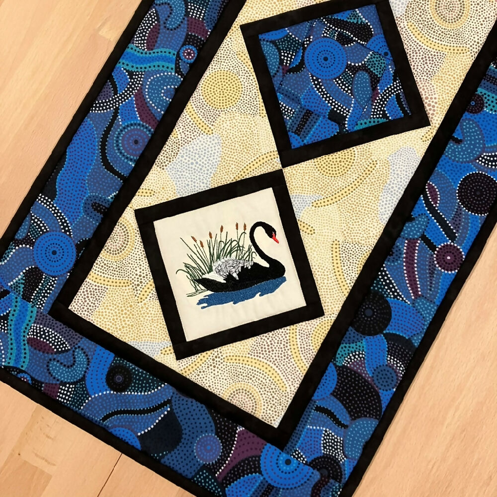 table-centre-handmade-Australia-black-swan_3