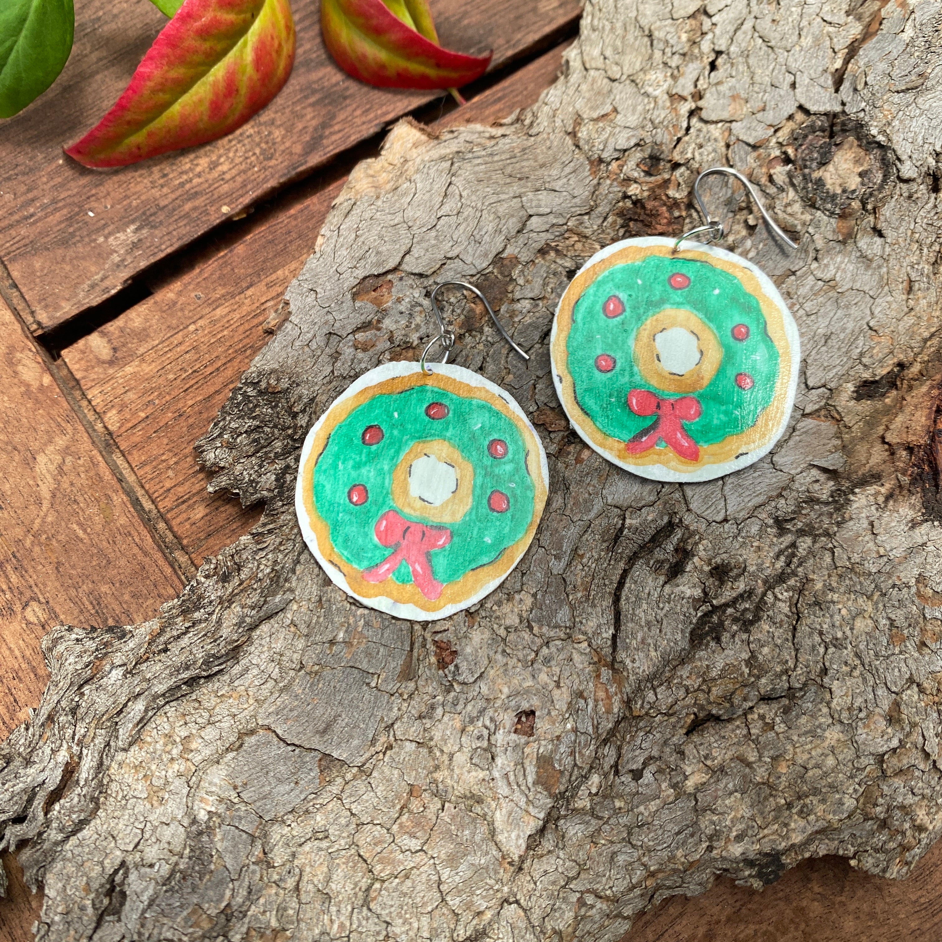 Christmas Wreath Earrings – Hand-painted Brass Jewellery