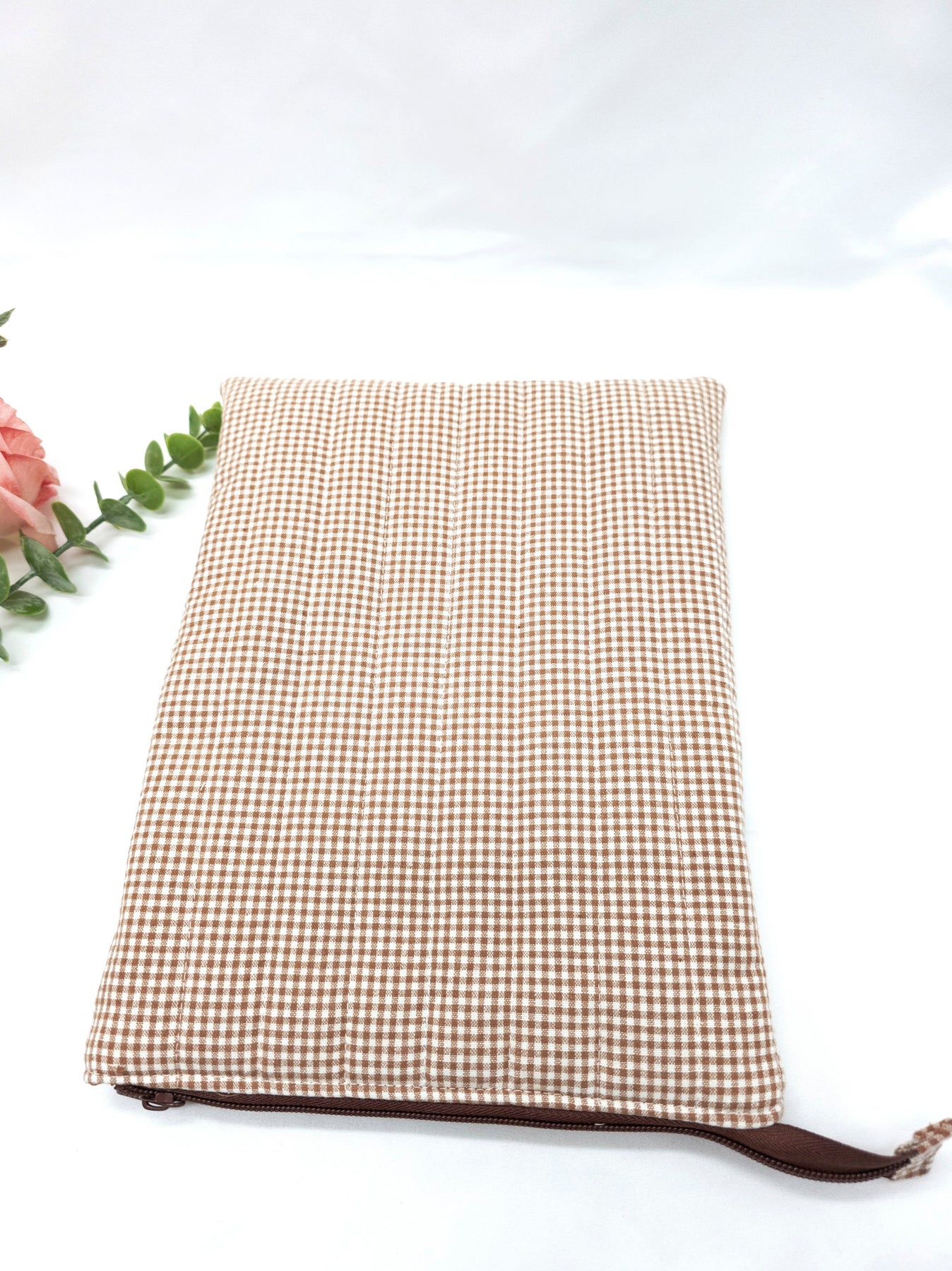 Padded Kindle Sleeve, Quilted E-reader case, Caramel Gingham