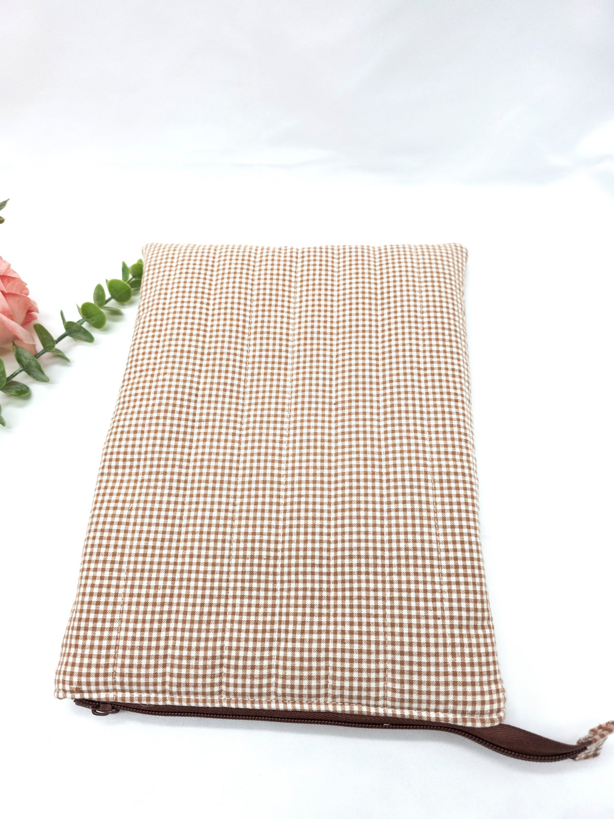 Padded Kindle Sleeve, Quilted E-reader case, Caramel Gingham