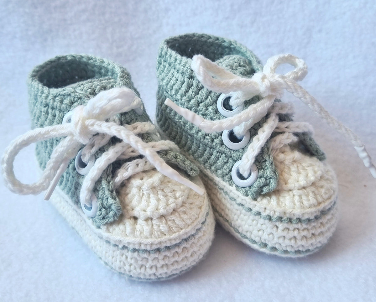 Handmade – Crochet baby shoes – various colours – fit newborn or Baby doll – BB42