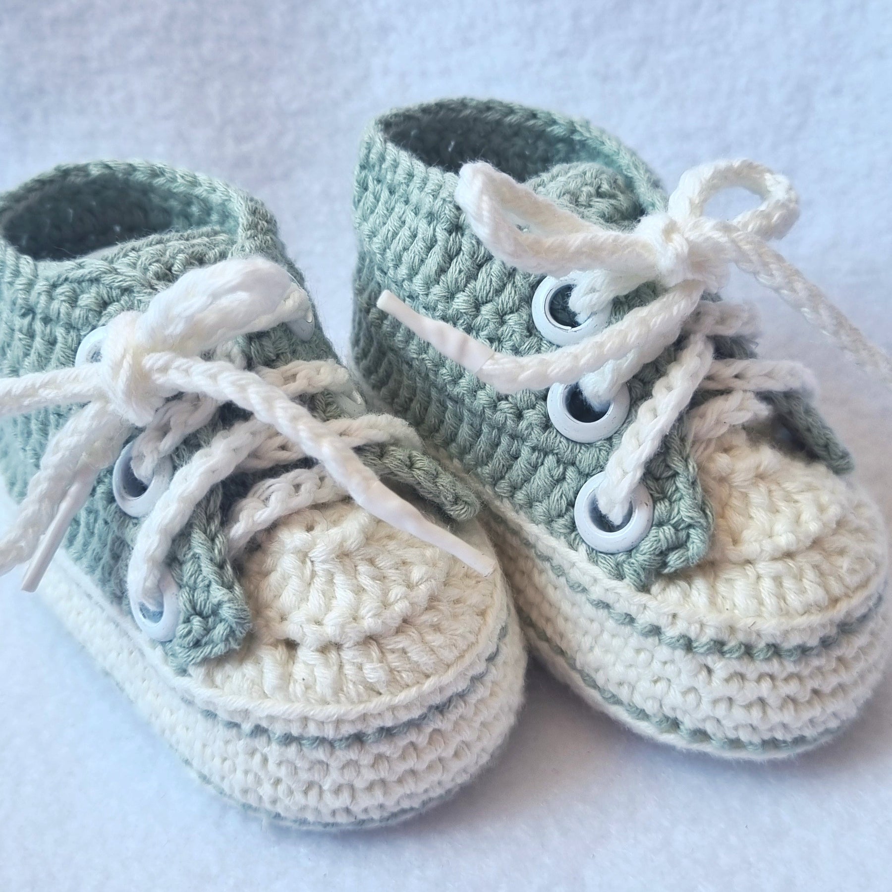 Handmade – Crochet baby shoes – various colours – fit newborn or Baby doll – BB42
