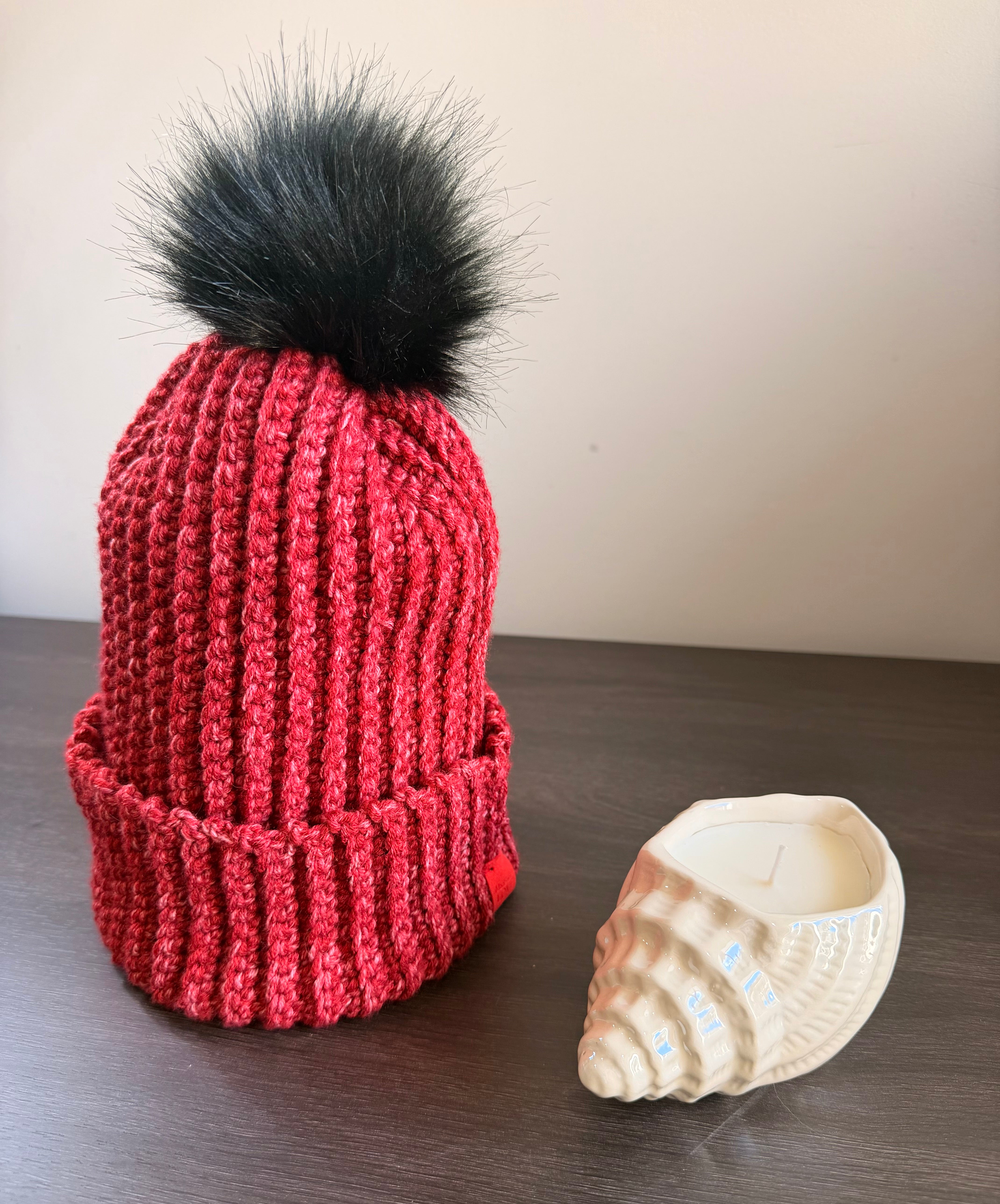 #116 Adult Beanie with faux fur bobble