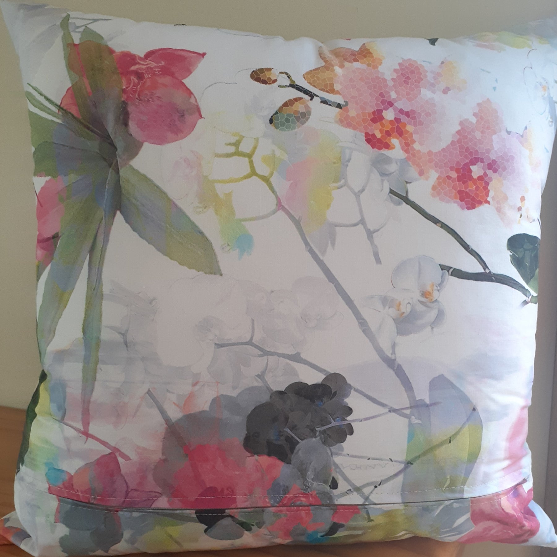 Little bumble bee cushion cover