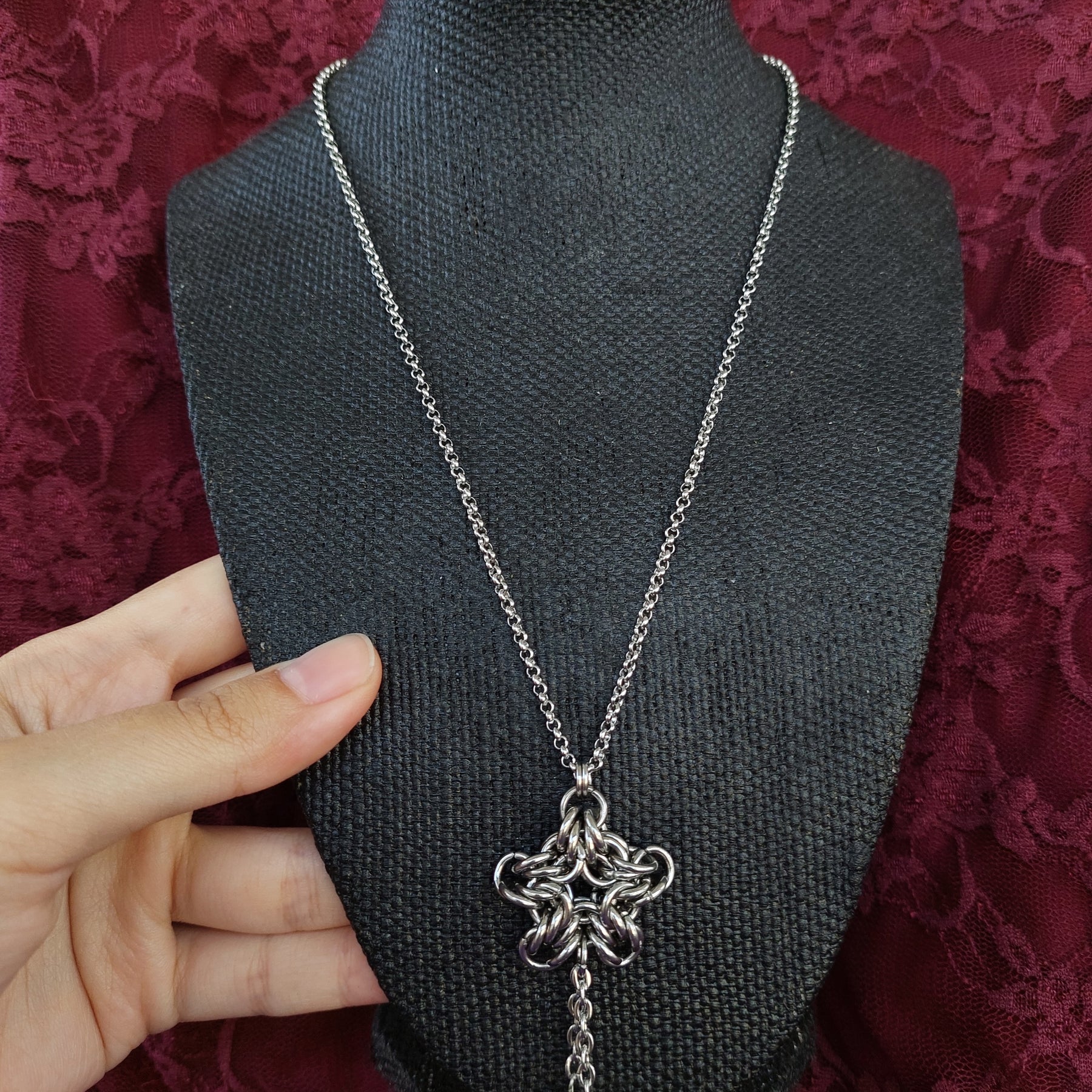 Chainmaille star pendant necklace