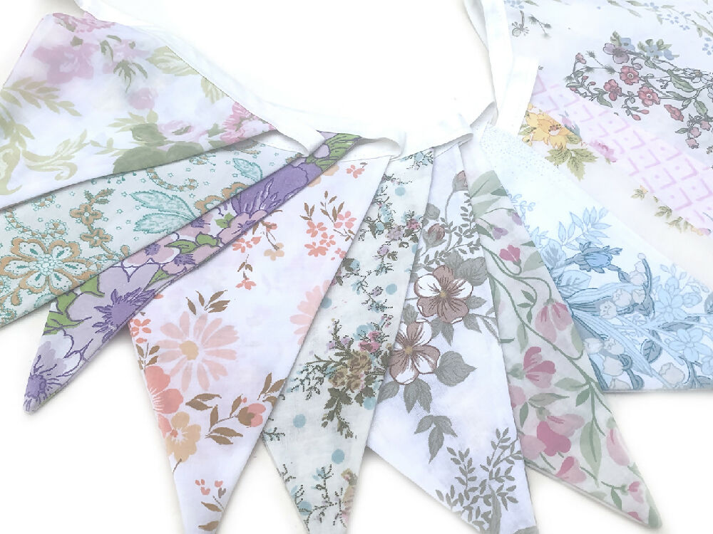 bunting light floral 2023 1c