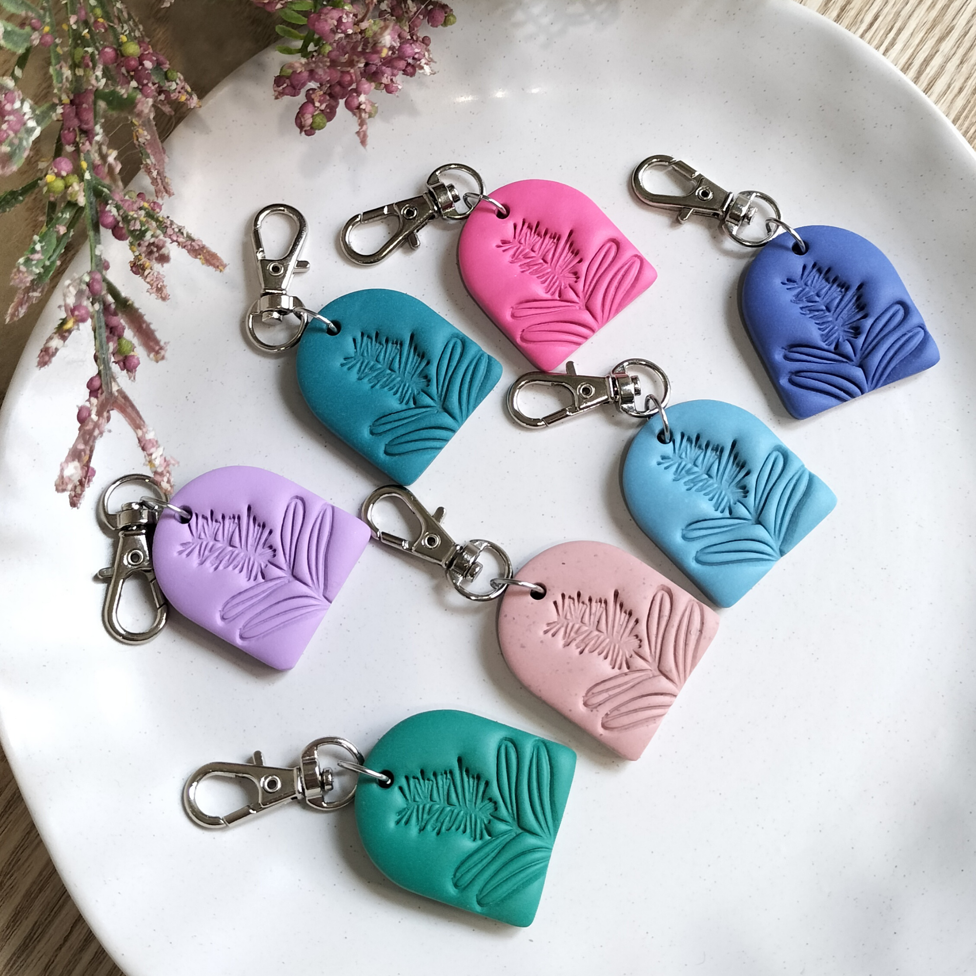 Chunky Arch Australiana Embossed Clay Keyring - Assorted Colours