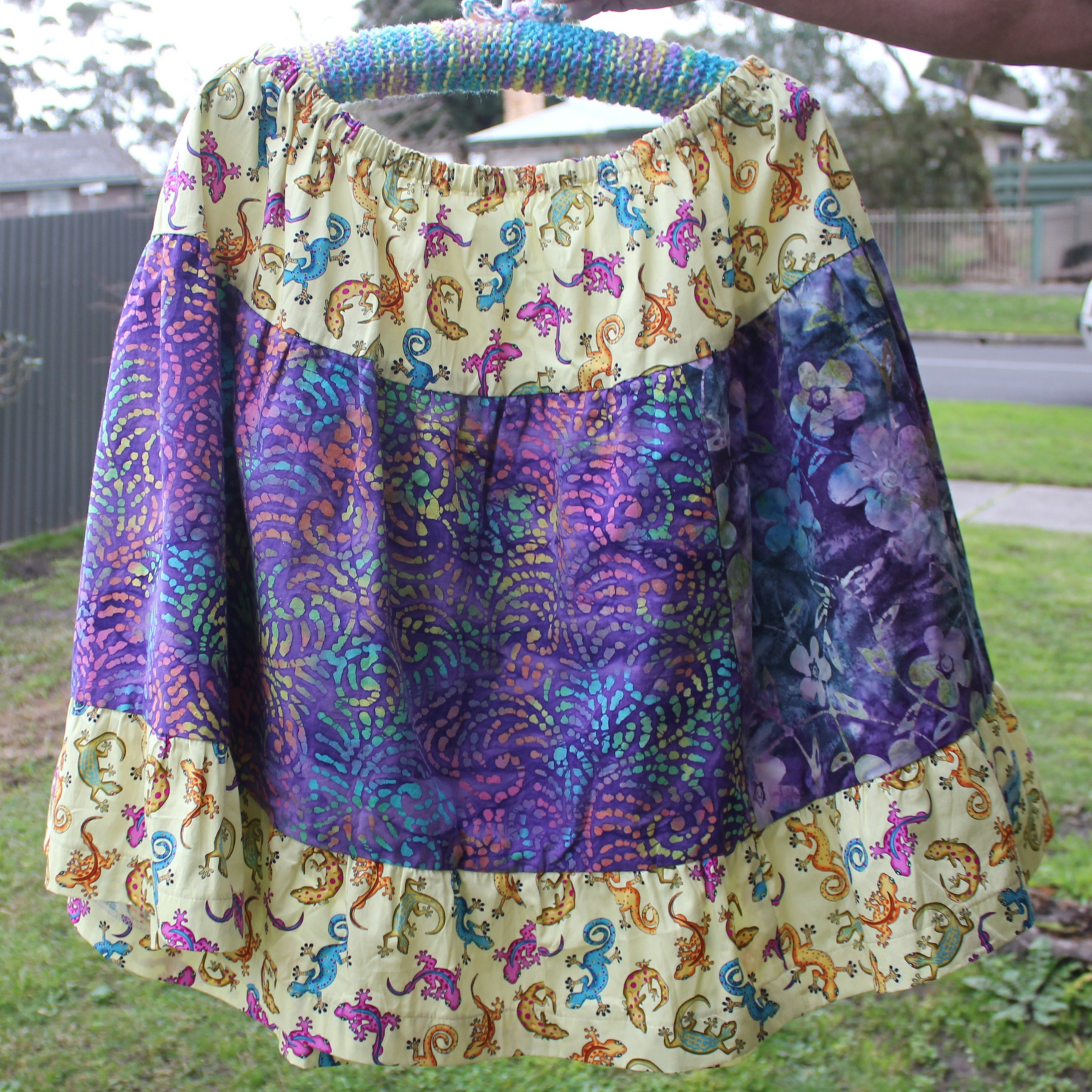 Womens Size Large, Mid Skirt, Batiks/Lizards.