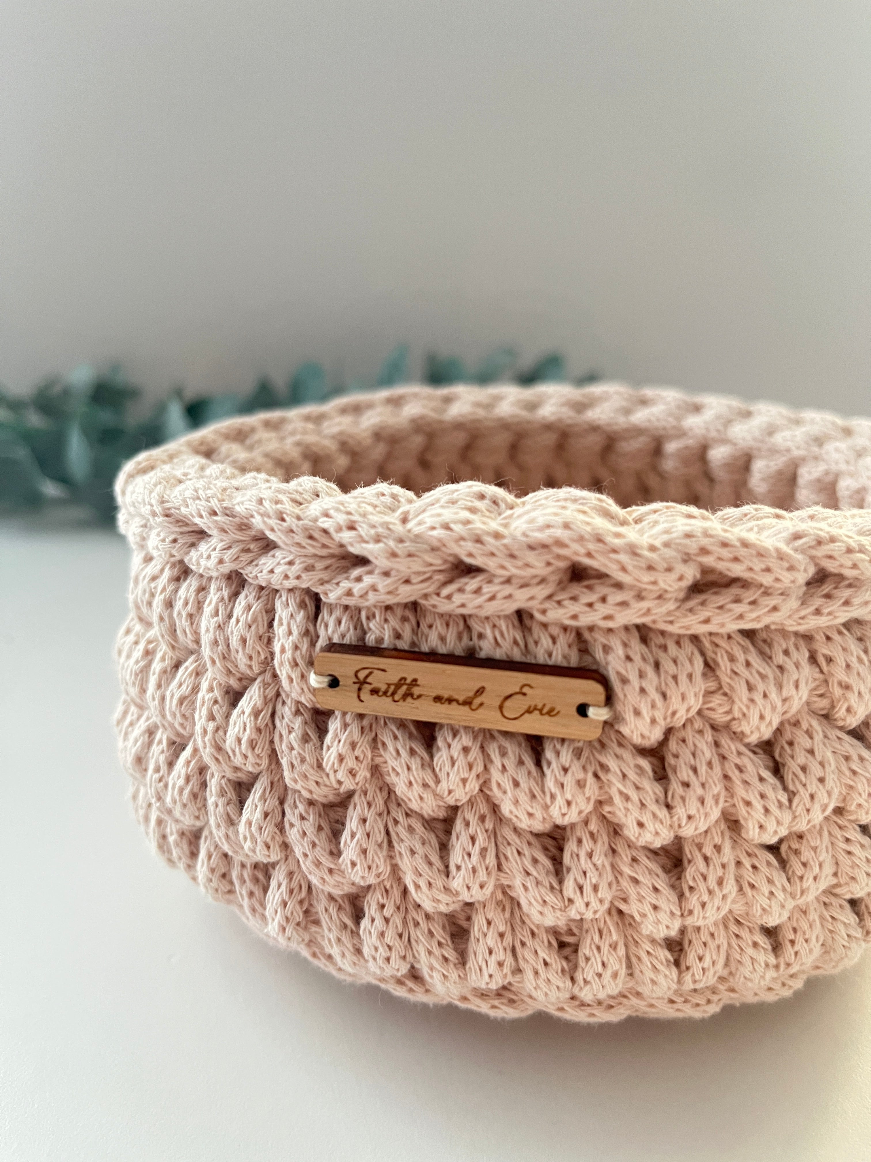 Crochet basket - small - colour Nude
