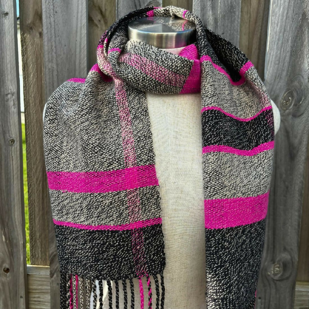 scarf_pink_grey_black_mannequin_closeup_Oct2024