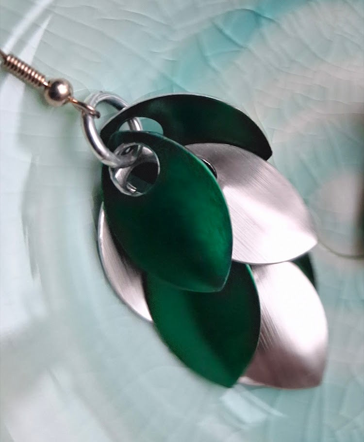 Scale maille drop earrings