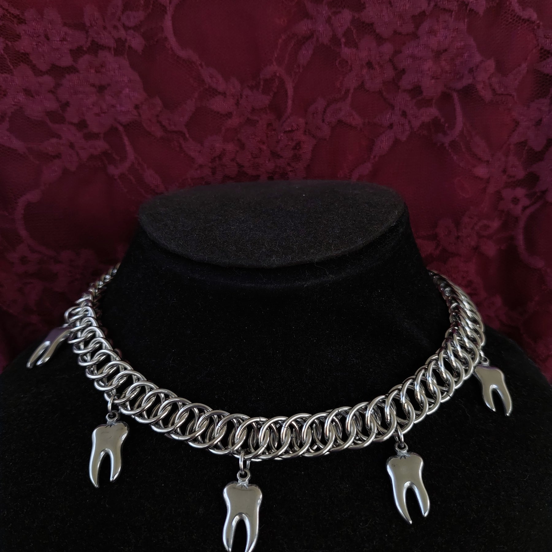 Chainmaille toothy necklace
