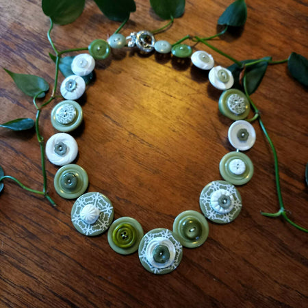 Button necklace - Hint of Spring