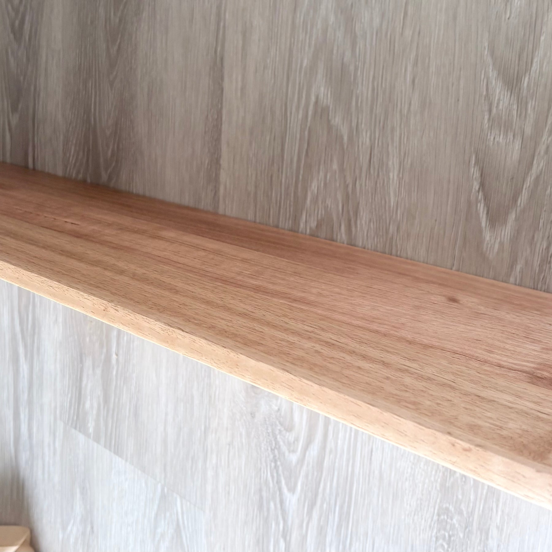 Tasmanian oak Floating shelf 900mm
