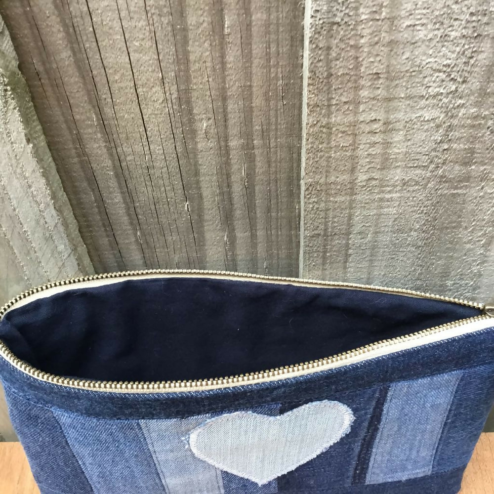 upcycled_denim_pouch_08c