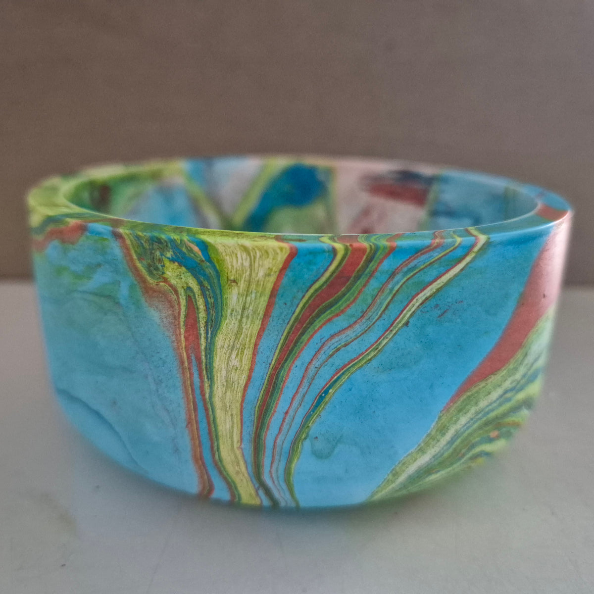 Hand painted round concrete bowl candle with sandalwood