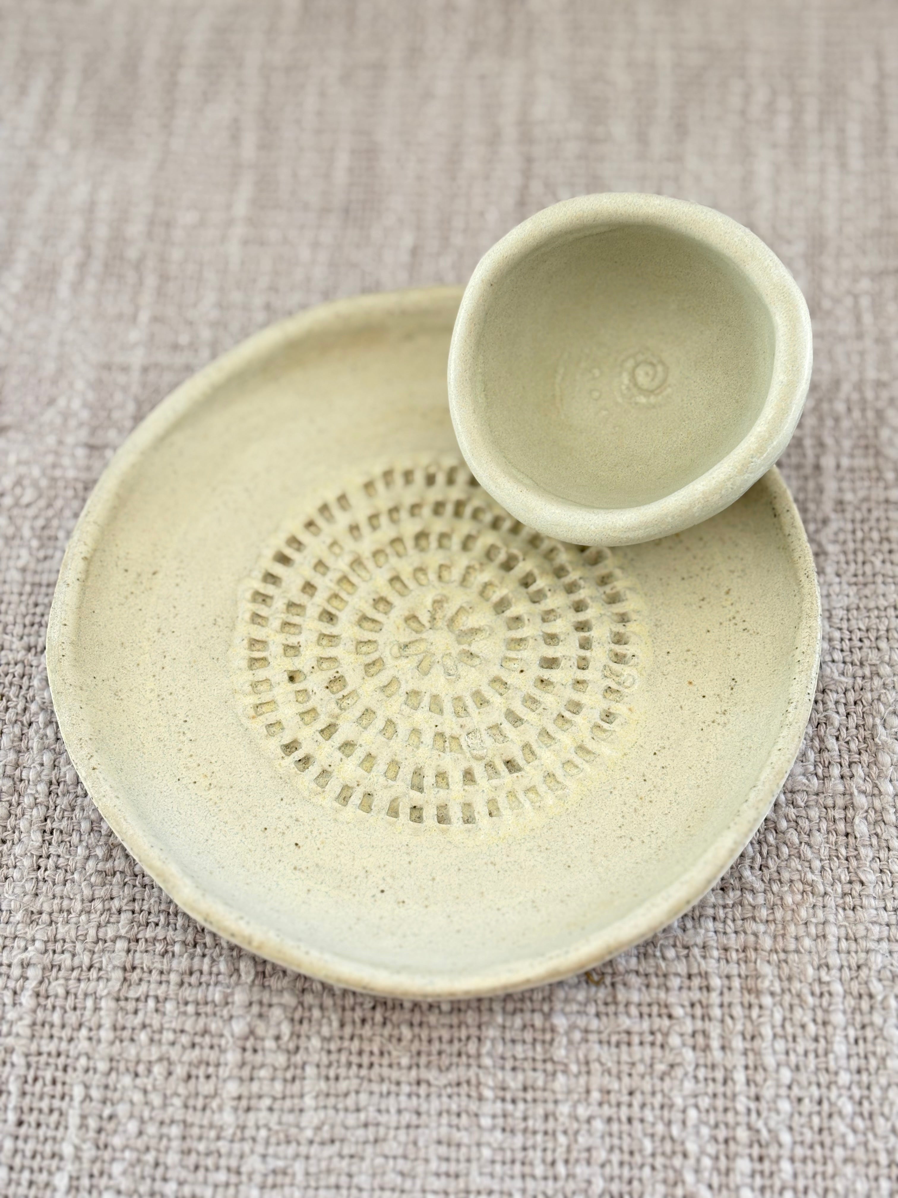 Garlic Shredder & Condiment Bowl ~ Shell