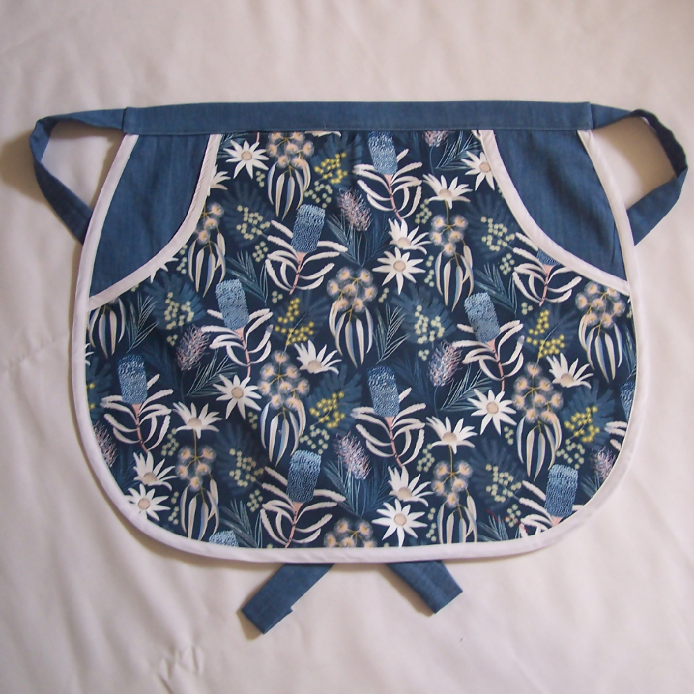 Blue flowers peg bag front