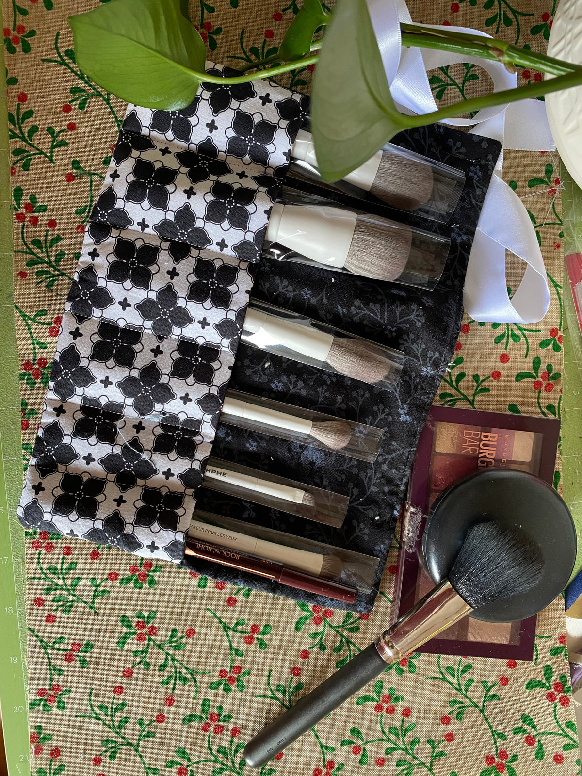 Black & White Floral Cosmetic Makeup Brush Roll