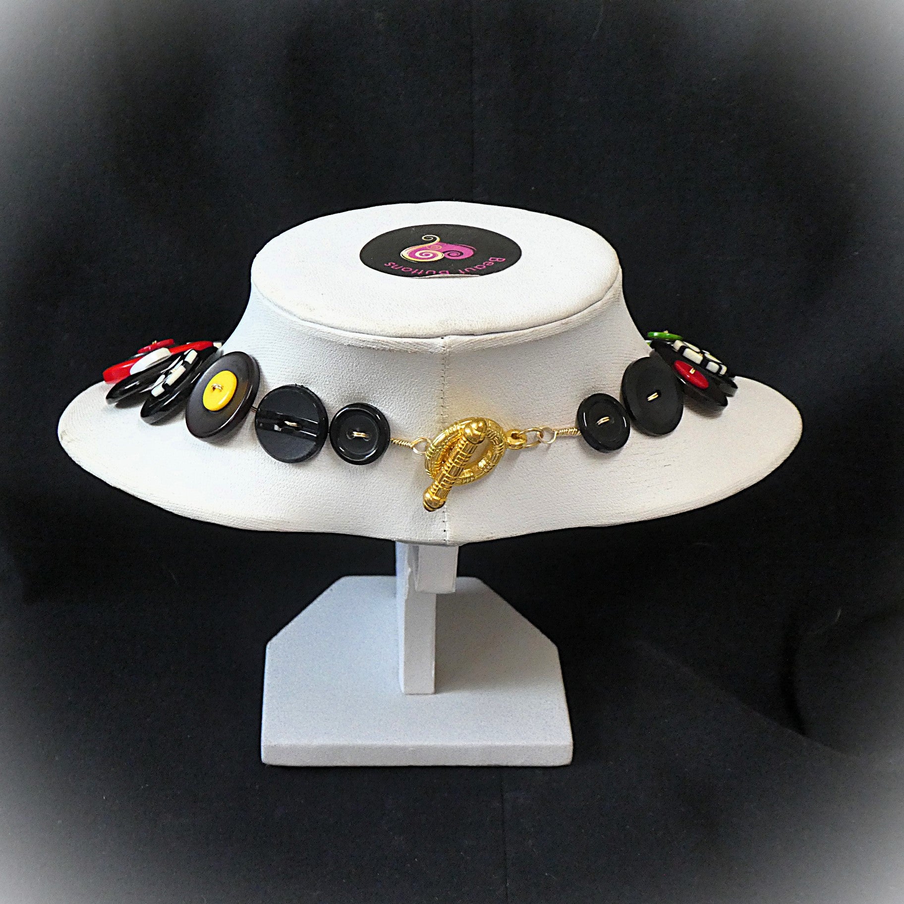 Button necklace - A Spot of Colour