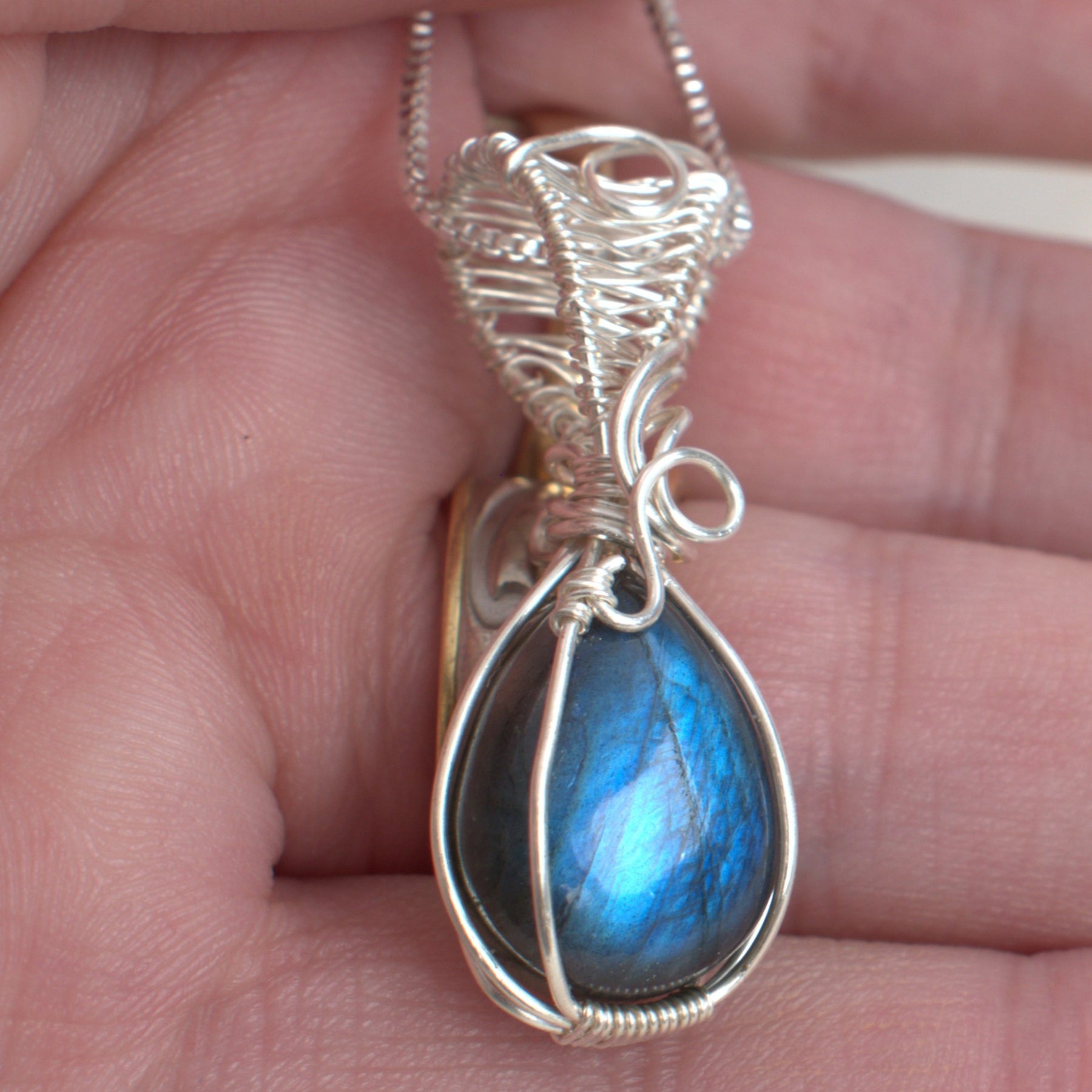 Blue Flash Labradorite Keepsake Pendant in Silver