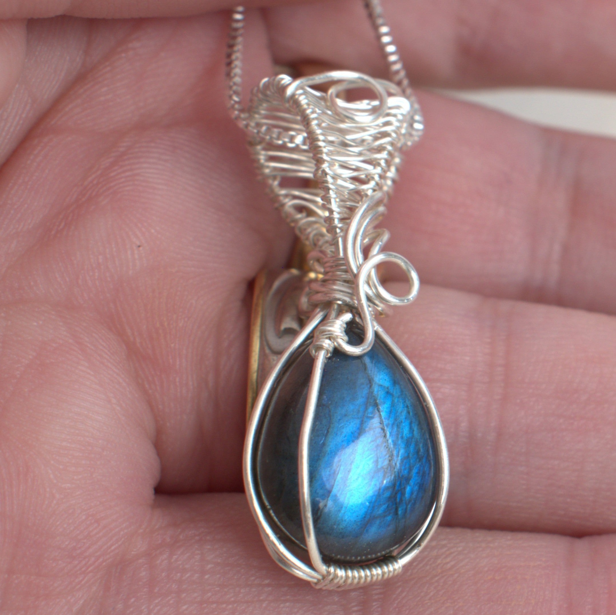 Blue Flash Labradorite Keepsake Pendant in Silver